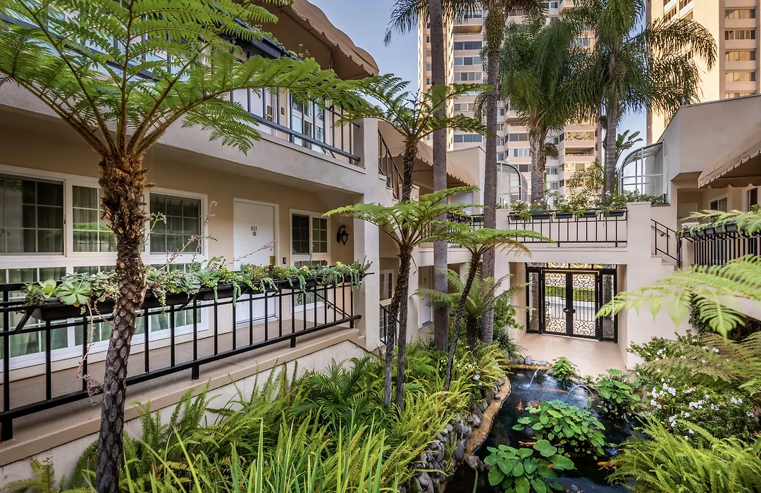 Beverly Hills Plaza Hotel & Spa-1