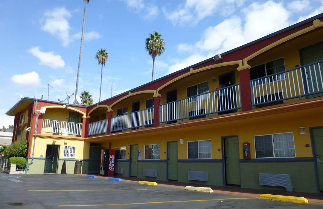 Economy Inn Hollywood-1