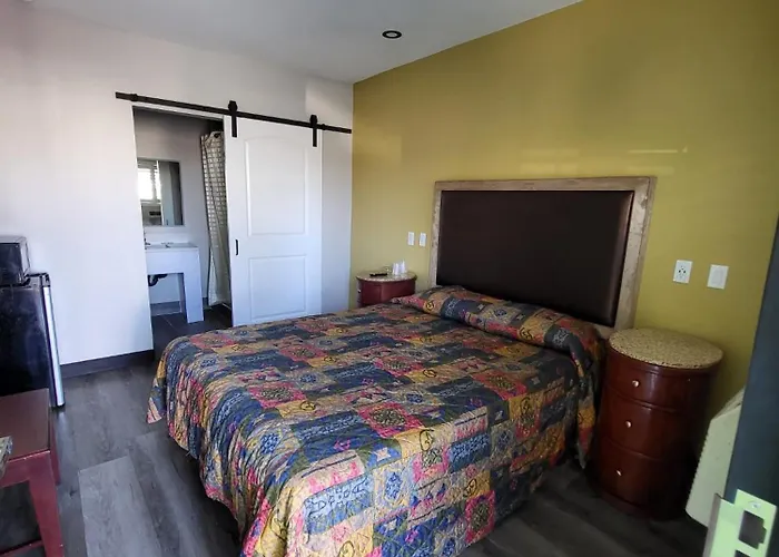 Cheap hotel: Stadium Inn & Spas