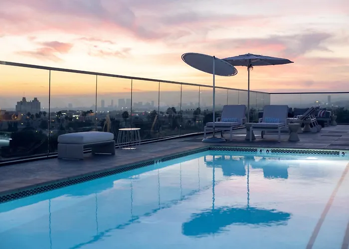 Hotel with view: The Godfrey Hotel Hollywood