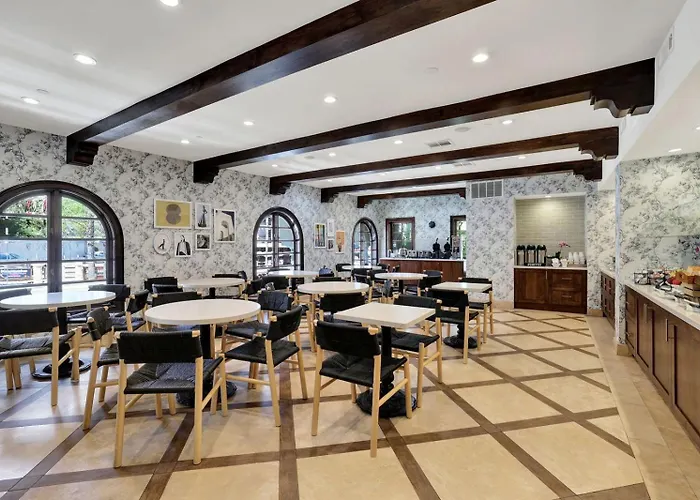 Best Western Plus Sunset Plaza Hotel